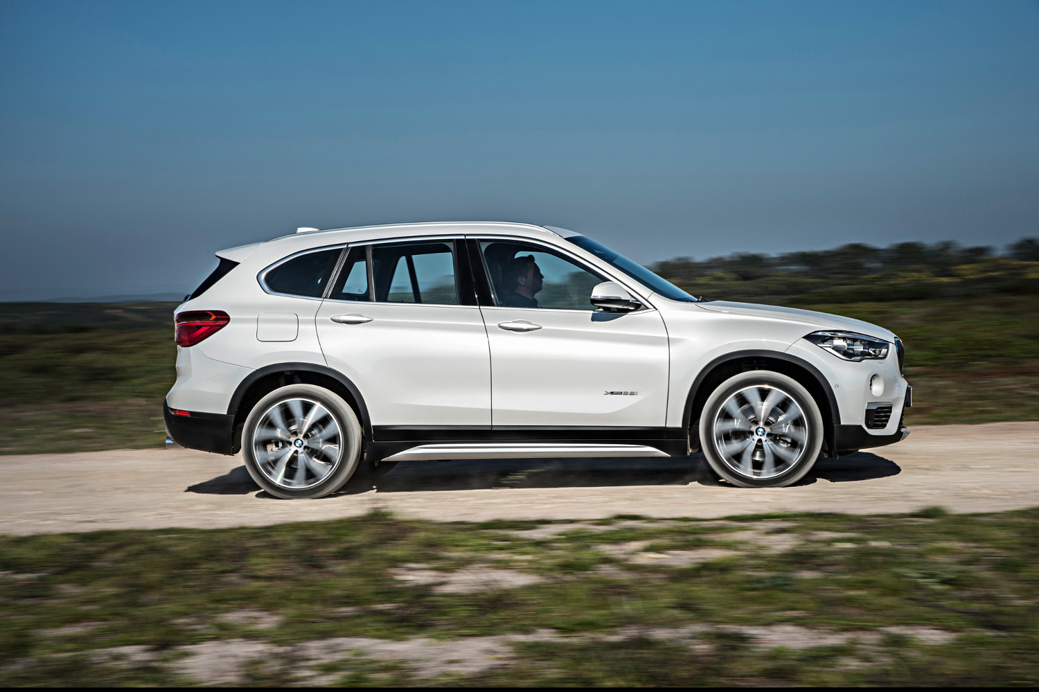 BMW X1 Turbo AWD 8-SPEED 2015 | SUV Drive